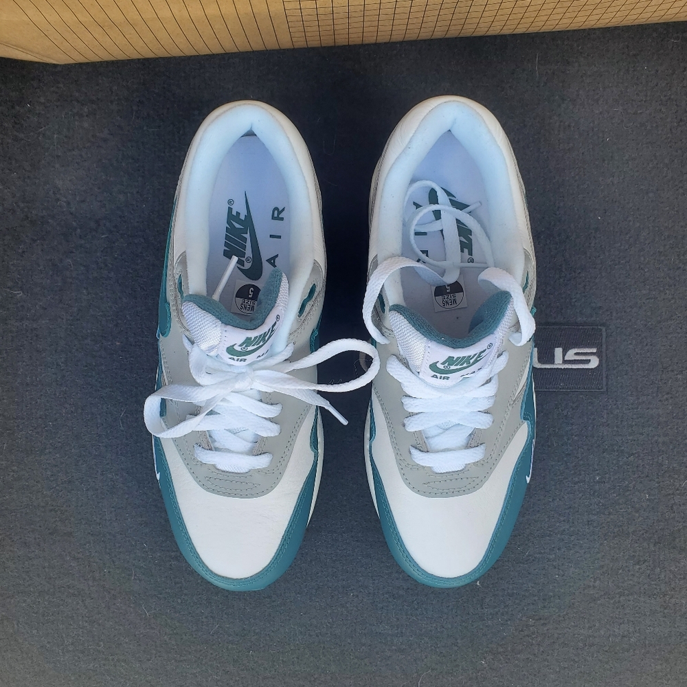 Nike Air Force 1 LV8 - Picture 10 of 13